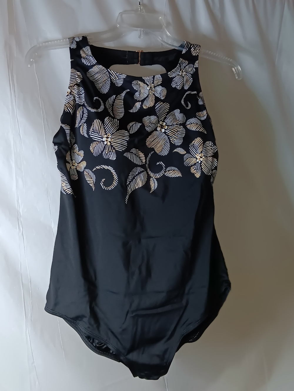 Delta Burke Women's 20W Black Swimsuit-Gold/White Floral Graphic Upper Front
